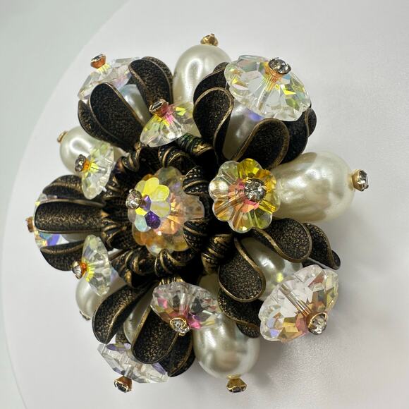 Unsigned Schiaparelli gold tone aurora borealis AB margarita faux pearls brooch - Picture 5 of 9